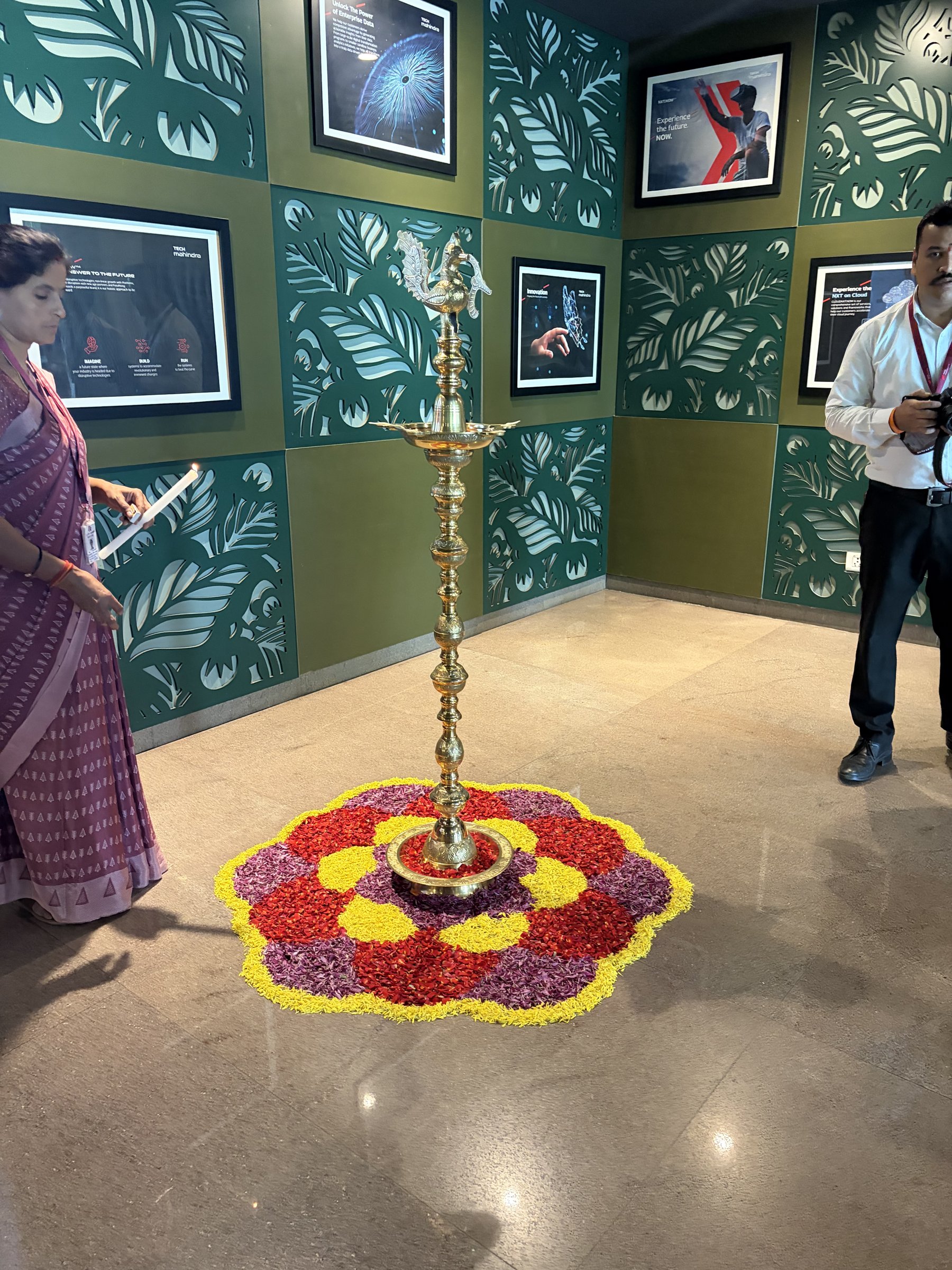 A traditional lamp-lighting to open the cohort.